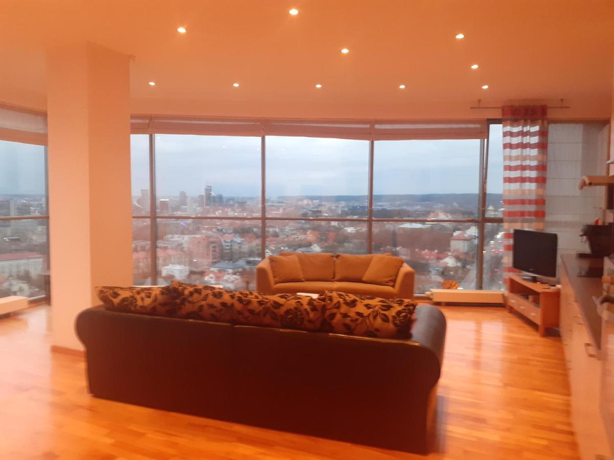 Luxury In Skyscraper Apartment Vilnius