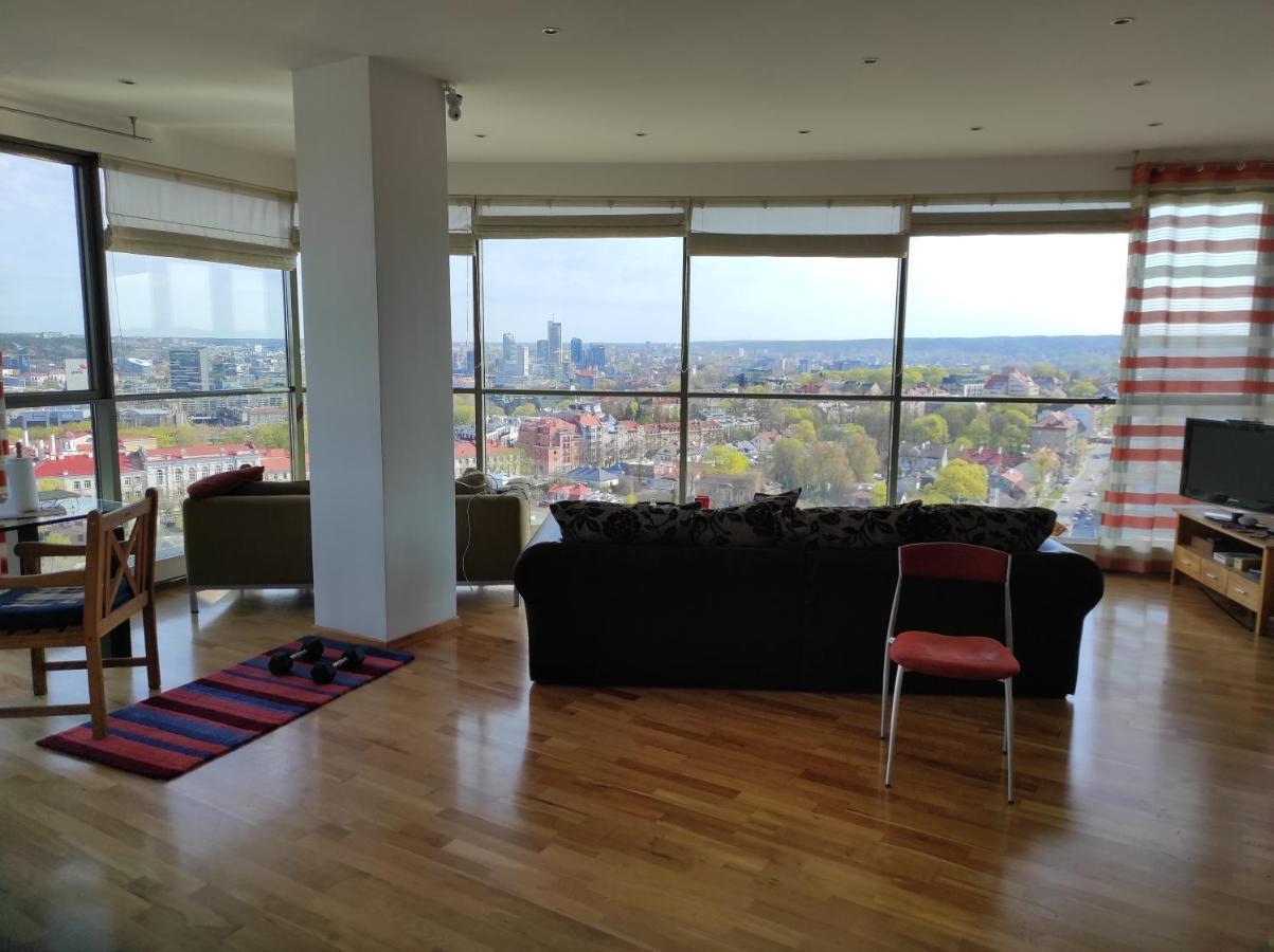 Luxury In Skyscraper Apartment Vilnius